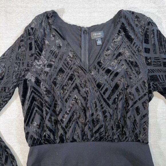 Nicole by Nicole Miller | Velvet Top Bodycon Dress | Size 6 - Picture 3 of 11